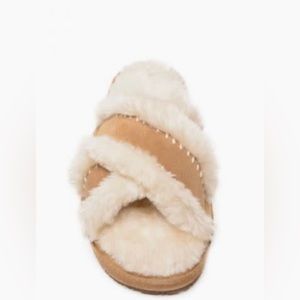 Minnetonka women’s slippers